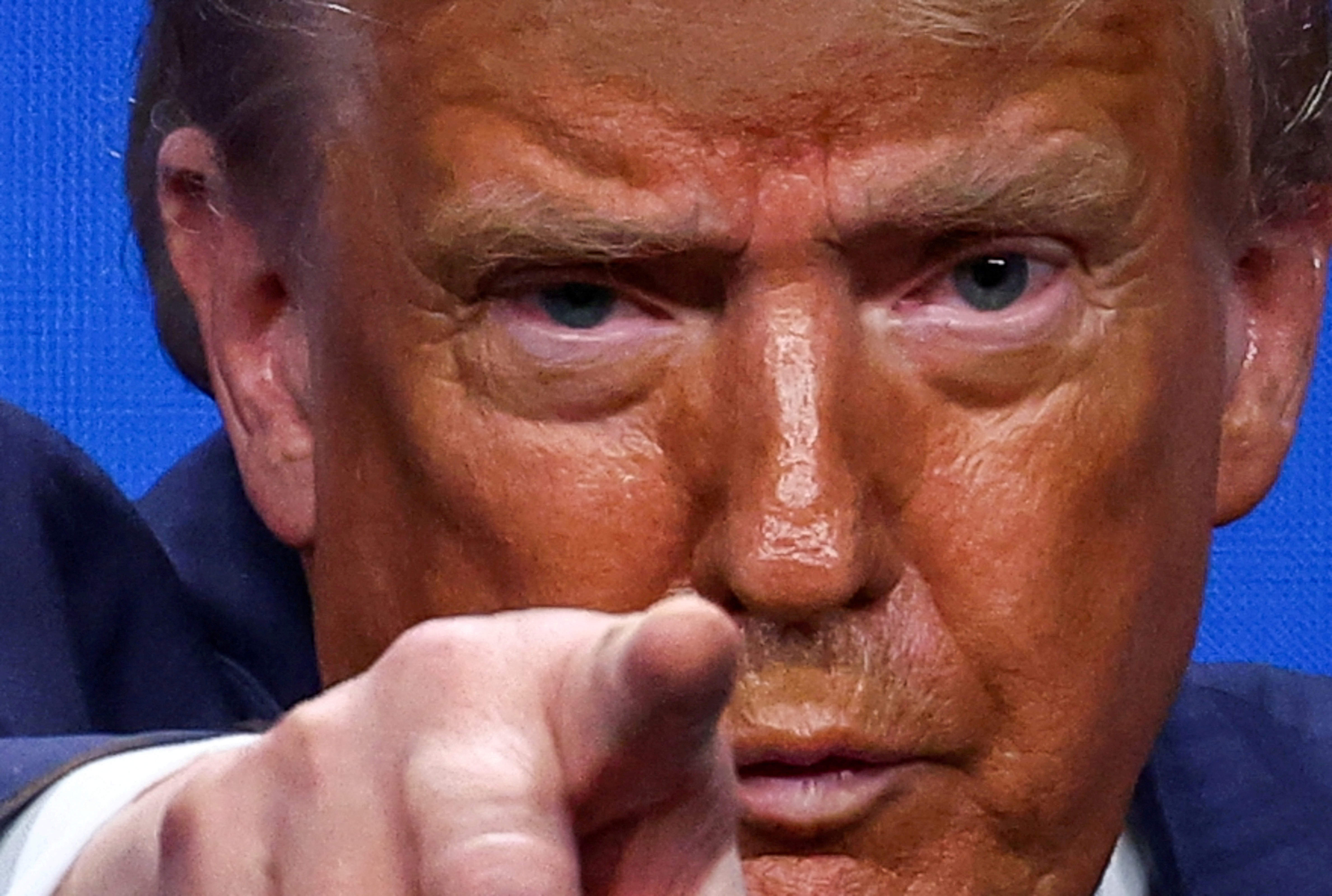 Trump diz que Irã 'será varrido da face da Terra' caso ataque navios dos EUA